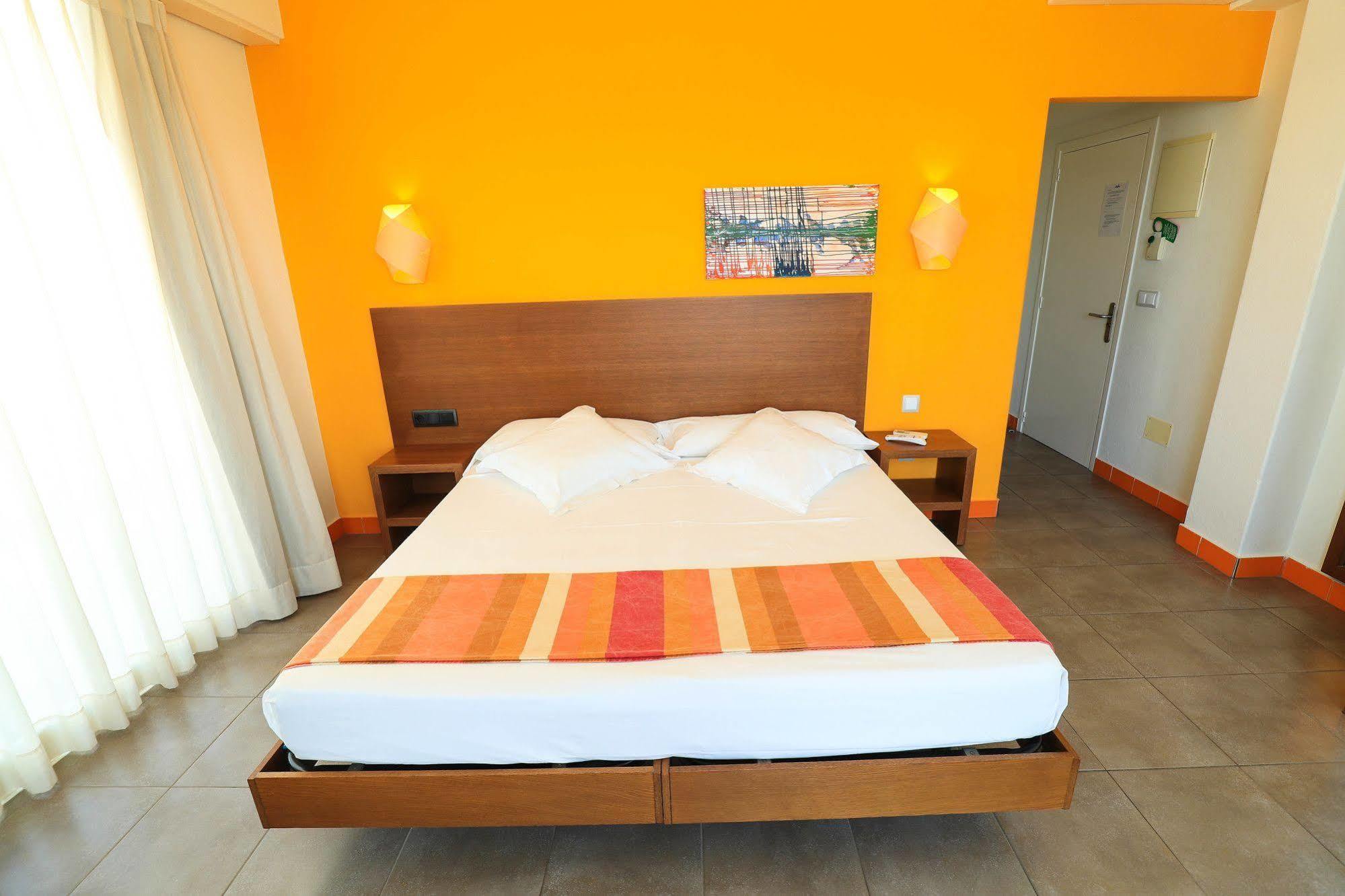 Es Mitjorn Hotel San Antonio  Ngoại thất bức ảnh
